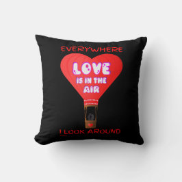 私が見る限り愛は空中にあるのまわりに クッション