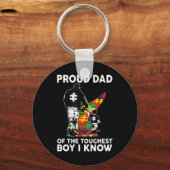 私が誇りを持った自閉症を知っている最も頑強な少年のパパ キーホルダー (正面)