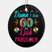 私が60を素晴らしく見せる60番目の誕生日 セラミックオーナメント (左)