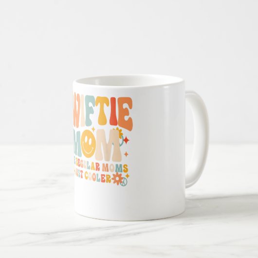 私こんにちは私はクール母である私のレトロGroovy M コーヒーマグカップ (正面右)