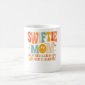 私こんにちは私はクール母である私のレトロGroovy M コーヒーマグカップ (中央)