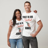 私たちおもしろいの巧みな手のフロボトミストに信頼 Tシャツ (ユニセックス)