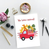 私たちおもしろいは犬を移動バッグ移動でトラック上に 案内状