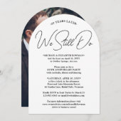 私たちがまだアーチ型のパーティーを行う任意の記念日 招待状 (正面/裏面)