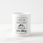 私たちがハイキング中に言ってごめんなさいおもしろい コーヒーマグカップ (中央)