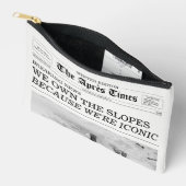 私たちが斜面を制する The Après Times新聞 アクセサリーポーチ (見開き)