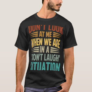 私たちが笑わない場所にいるときに私を見てはいけない Tシャツ
