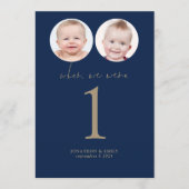 私たちが〇歳の時の写真 ウェディングテーブル ナビーブルー ゴールド 招待状 (正面)