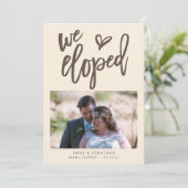 私たちだけで結婚式を挙げました お知らせ フォト 招待状 ブラウン クリーム (スタンド正面)