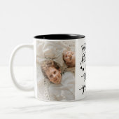 私たちのもっとも偉大恵みは私たちを祖父と祖母と呼ぶ ツートーンマグカップ (左)