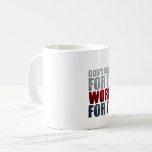 私たちのやる気を起こさせる引用文マグカップを見つける。 コーヒーマグカップ (正面左)