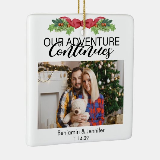 私たちのアドベンチャーはカップルカスタム2の写真を続ける セラミックオーナメント (右)
