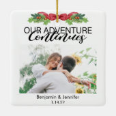 私たちのアドベンチャーはカップルカスタム2の写真を続ける セラミックオーナメント (裏面)