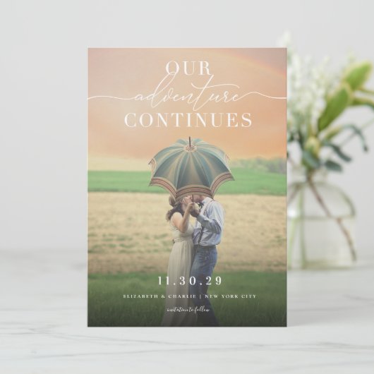 私たちのアドベンチャーエレガントはスクリプト写真スタイルを続ける セーブザデート (スタンド正面)