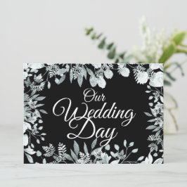 私たちのウェディングデイガーデンフローラホワイトタイポグラフィ 招待状