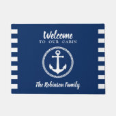 私たちのキャビンと家族の名前といかりネイビーブルー ドアマット (正面)