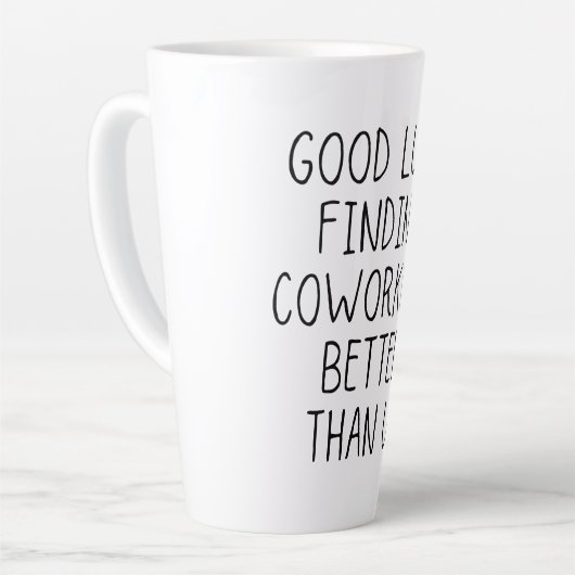 私たちのコーヒーより良い同僚を見つける幸運 カフェラテマグ (左アングル)