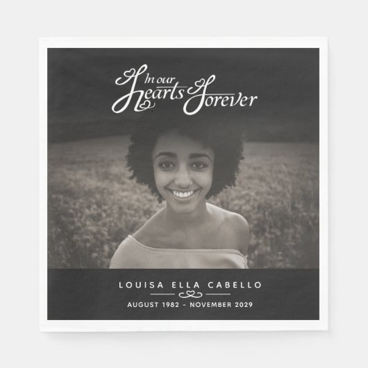私たちのハートで永遠に写真黒の葬儀ナプキン スタンダードランチョンナプキン (正面)