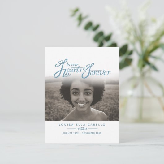 私たちのハートで葬儀の青い白い写真詩カード エンクロージャーカード (スタンド正面)