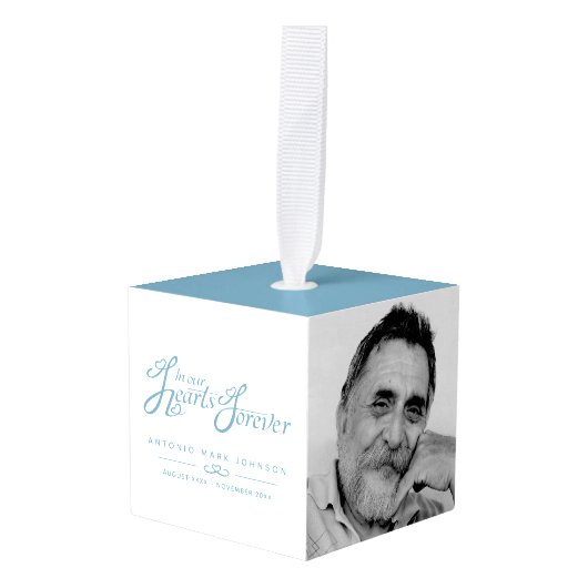 私たちのハートの葬儀の青い白い写真追悼 キューブオーナメント (正面アングル)