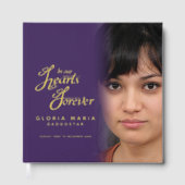 私たちのハート永遠に葬儀の写真の紫色の金ゴールド ゲストブック (正面)