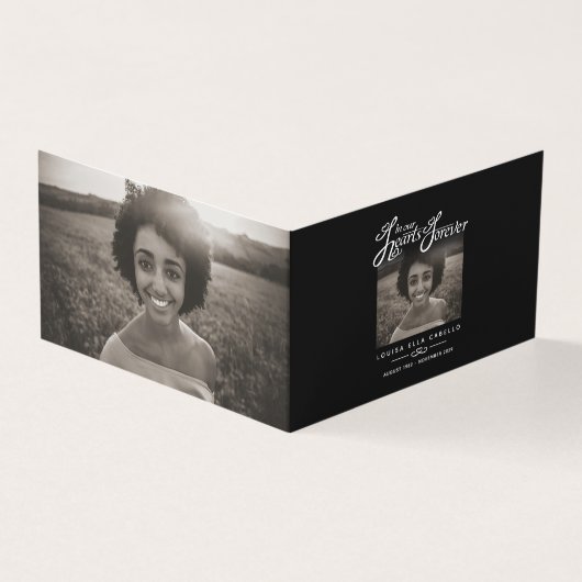 私たちのハート永遠の黒い詩のカードの葬儀 (外部)