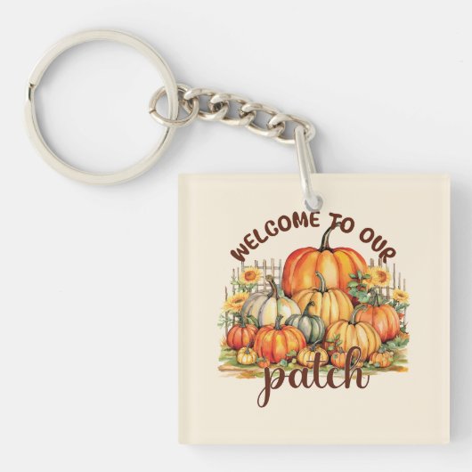 私たちのパッチへようこそ – Cozy Pumpkin Patch キーホルダー (正面)
