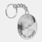 私たちのパパ – 私たちのヒーロー |写真パーソナライズされた キーホルダー (正面左)