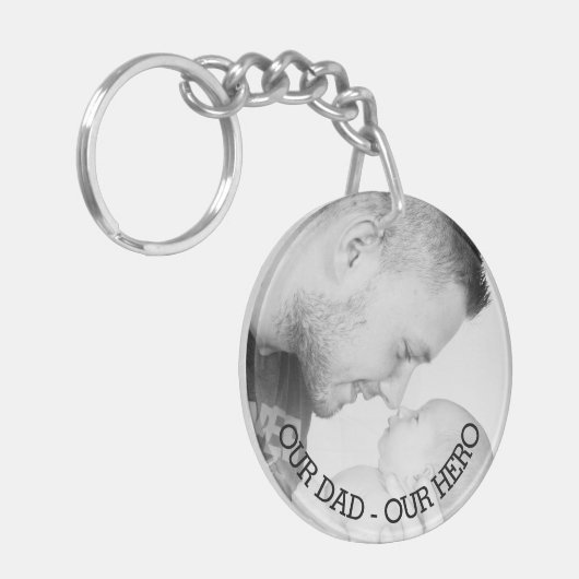 私たちのパパ – 私たちのヒーロー |写真パーソナライズされた キーホルダー (正面左)