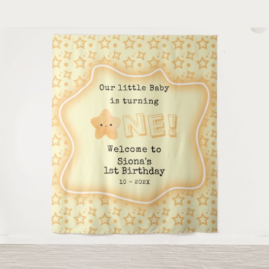 私たちのベビーがキュートなスター1歳の誕生日を迎える タペストリー (正面)