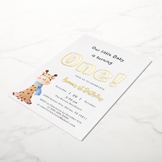 私たちのベビーは可愛いキリン1歳の誕生日を迎える 箔招待状 (回転した状態)