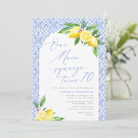 私たちのメインスクイーズ70レモンイタリアン誕生日 招待状 (スタンド正面)