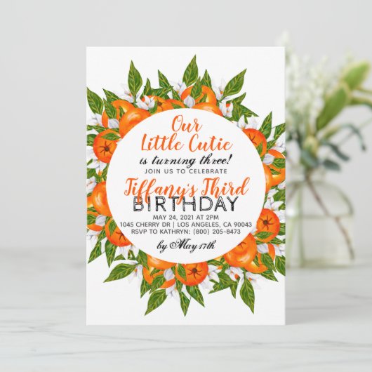 私たちのリトルかわいこちゃんオレンジフルーツ誕生日招待状 招待状 (スタンド正面)