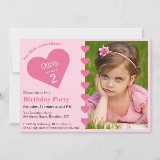 私たちのリトルスウィートピンクハート写真誕生日 招待状 (正面)