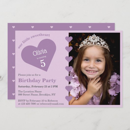 私たちのリトルスウィートフォトパープルハート誕生日 招待状 (正面/裏面)