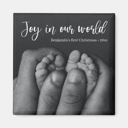 『私たちの世界に喜びを』 赤ちゃんの初めてのクリスマス マグネット (正面)