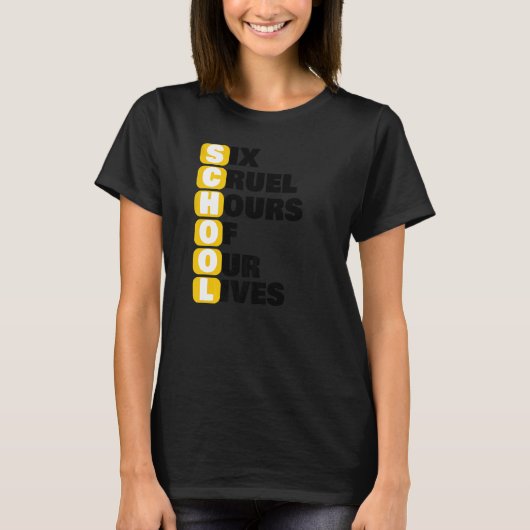 私たちの人生の残酷な6時間 学校のミーム 頭文字アート Tシャツ (正面)
