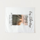 私たちの冒険はカップルの写真の愛を開始感謝してい& タペストリー (正面(横))