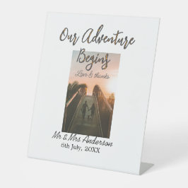 私たちの冒険はカップルの写真の愛を開始感謝してい& 台座サイン