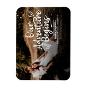 私たちの冒険は結婚式を開始する日付写真を保存 マグネット (縦)