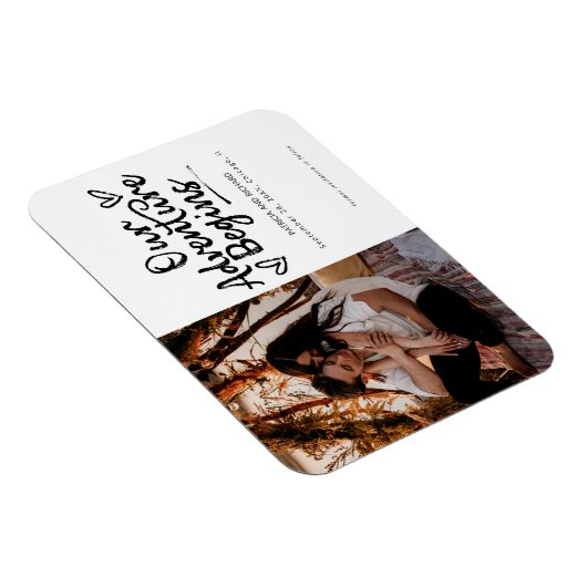 私たちの冒険は結婚式を開始する日付写真を保存 マグネット (右側)