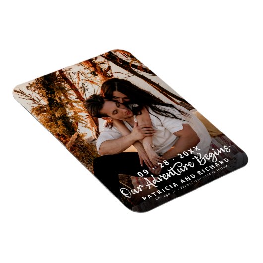 私たちの冒険は結婚式を開始する日付写真を保存 マグネット (右側)