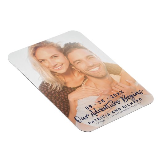 私たちの冒険は結婚式を開始する日付写真を保存 マグネット (右側)