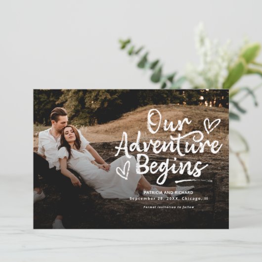 私たちの冒険は結婚式を開始する日付写真を保存 招待状 (スタンド正面)