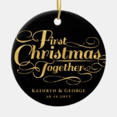 私たちの初めてのクリスマスが一緒にゴールデンスクリプトフォト セラミックオーナメント (正面)