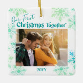 私たちの初めてのクリスマスが一緒に写真グリーンスノーフレーク セラミックオーナメント (正面)