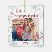 私たちの初めてのクリスマスが一緒に家族の写真レッド セラミックオーナメント (左)