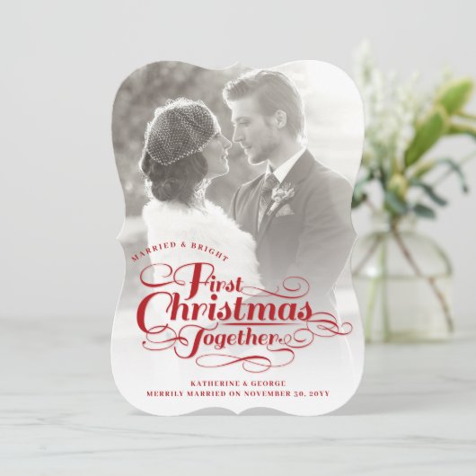 私たちの初めてのクリスマスが一緒に白いスクリプトの写真 シーズンカード (スタンド正面)