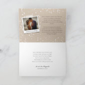 私たちの初めてのクリスマスが一緒に白いスクリプトの写真 シーズンカード (内部)