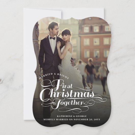 私たちの初めてのクリスマスが一緒に白いスクリプトの写真 シーズンカード (正面)